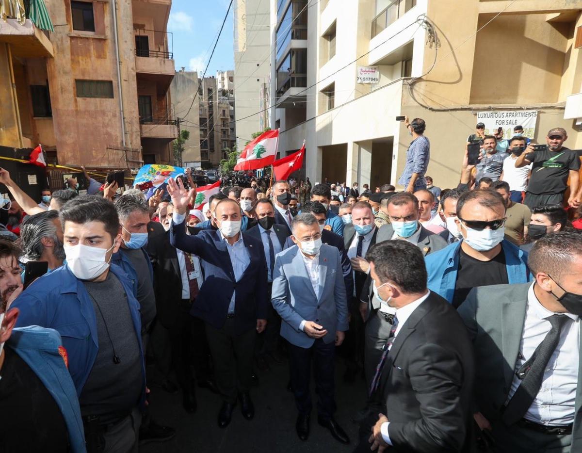 Bakan Çavuşoğlu, Lübnan'da Türk aileyi ziyaret etti