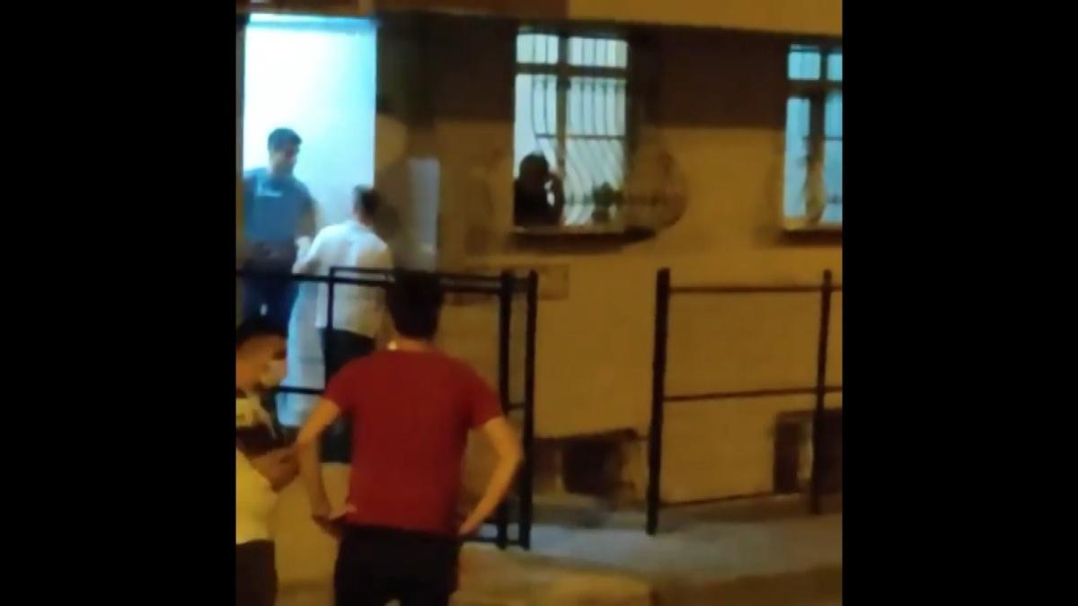 Küçükçekmece'de bir kişi evde tuttuğu kadını rehin aldı