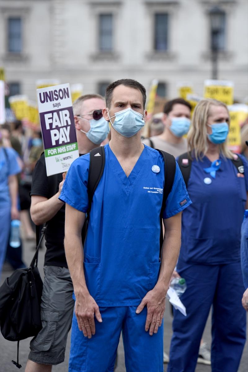 İngiltere'nin başkentinde hemşirelerin zam protestosu