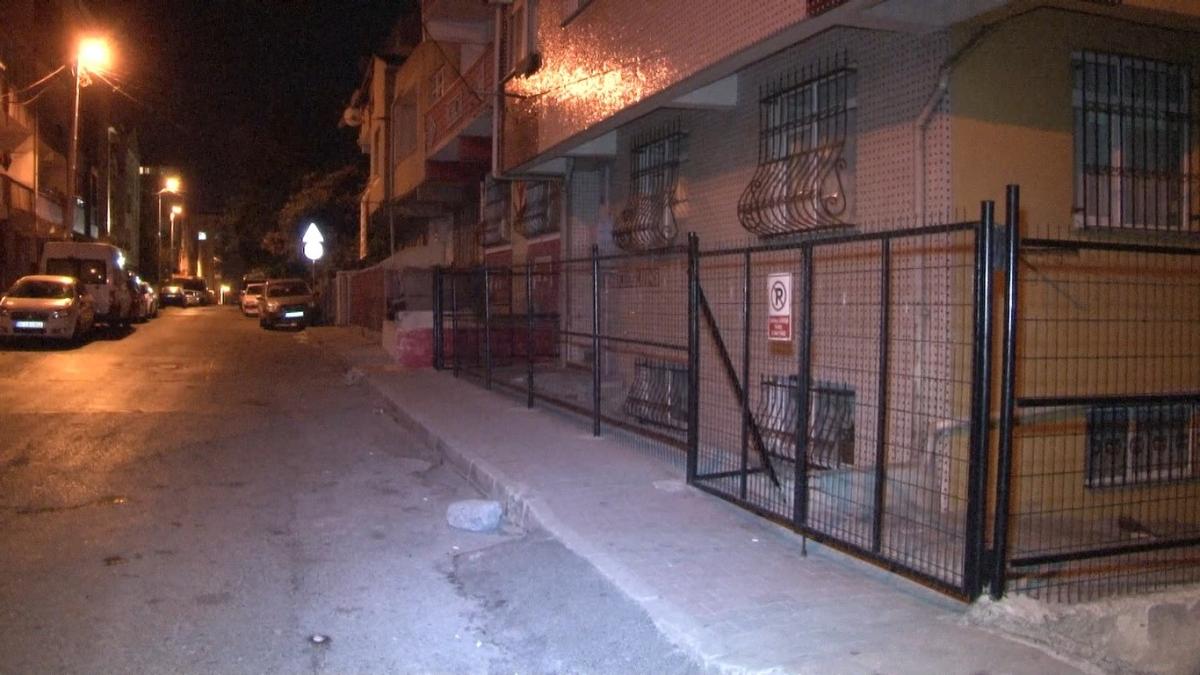 Küçükçekmece'de bir kişi evde tuttuğu kadını rehin aldı