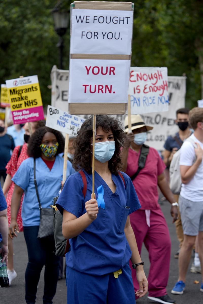 İngiltere'nin başkentinde hemşirelerin zam protestosu