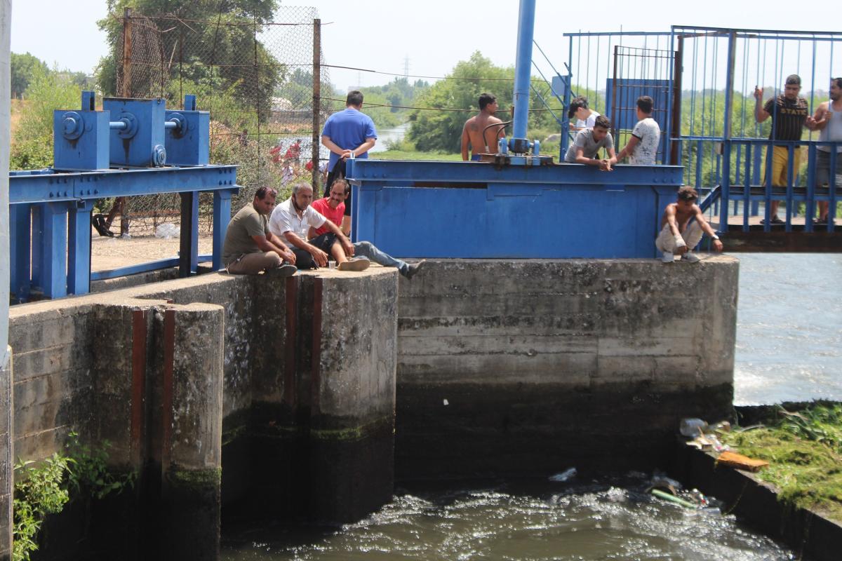 Antalya’da kanalda kaybolan genci arama çalışmaları
