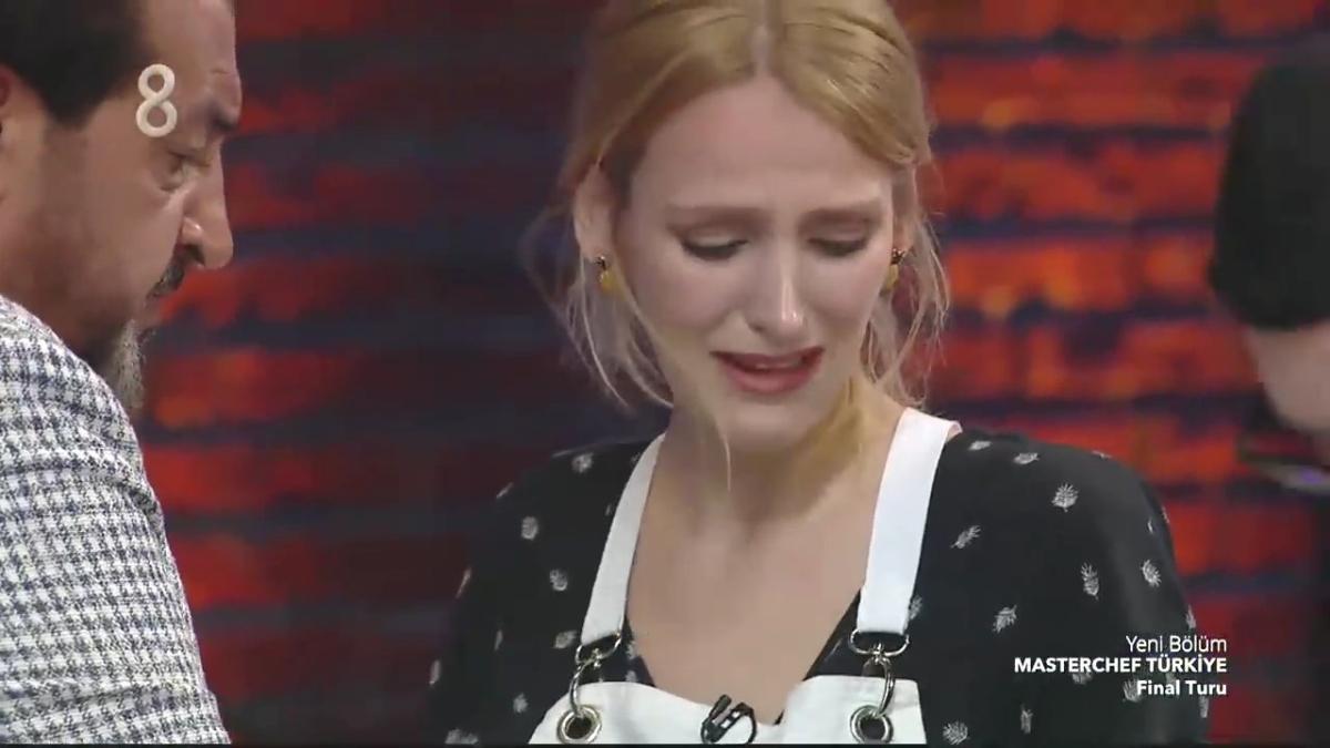 MasterChef'te Didem Devay parmağını kesti