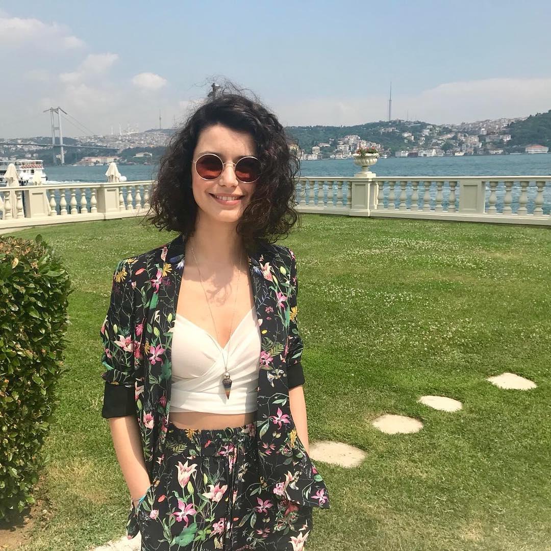 Beren Saat'ten mayolu paylaşım