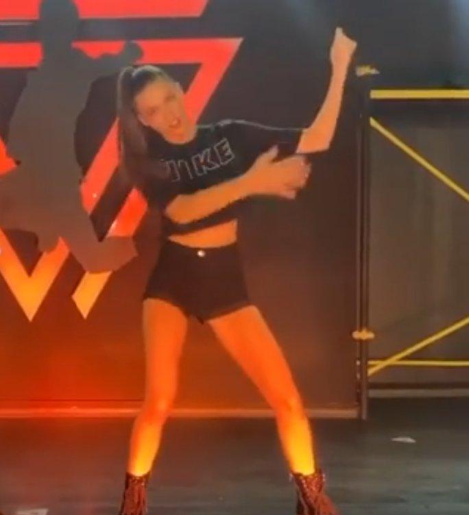 Afra Saraçoğlu'dan dans paylaşımı