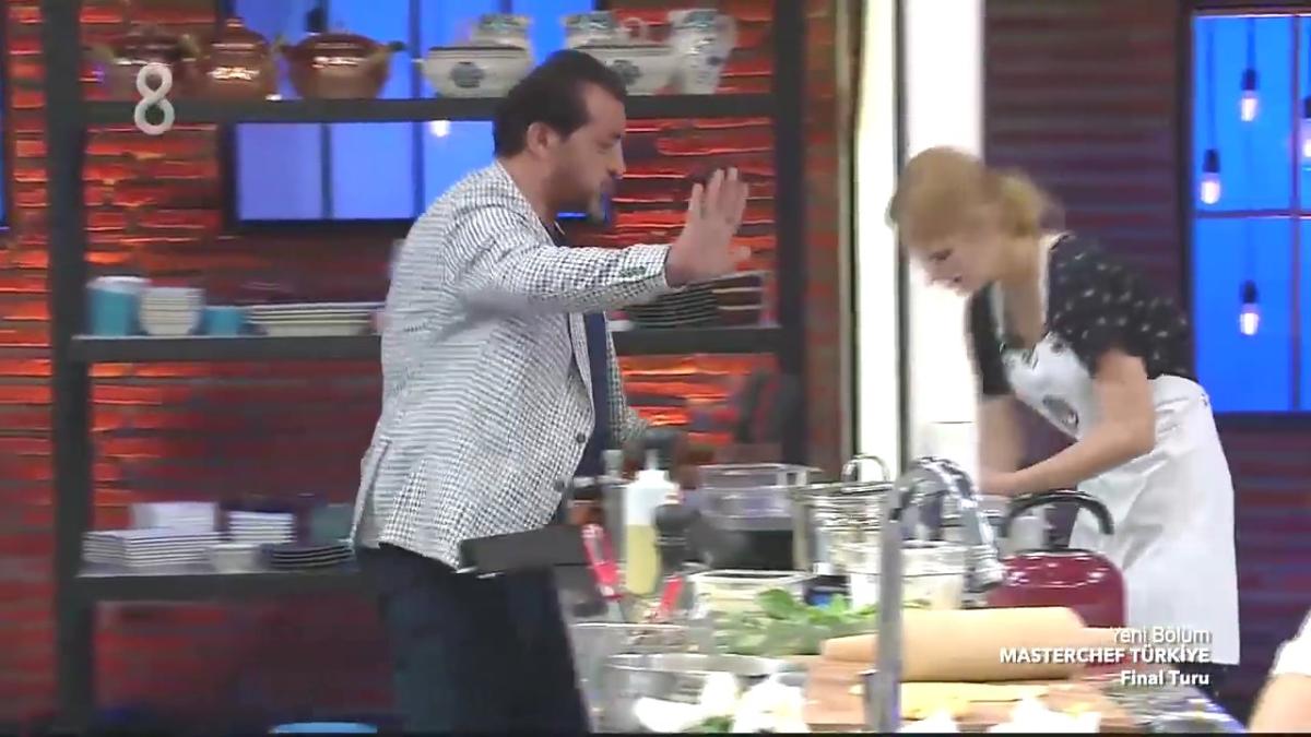 MasterChef'te Didem Devay parmağını kesti