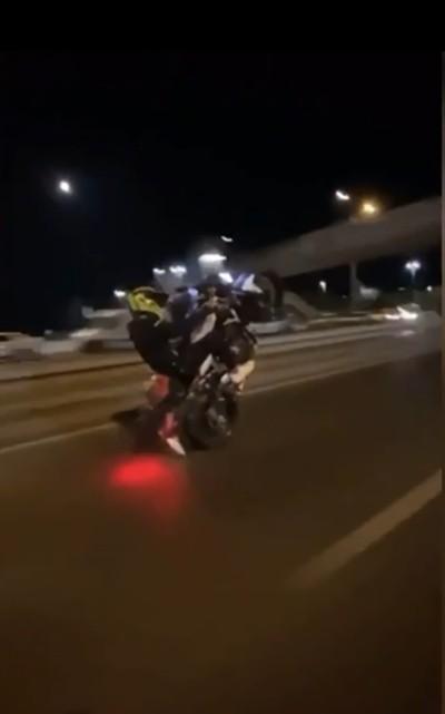 İstanbul'da motosikletli maganda kamerada