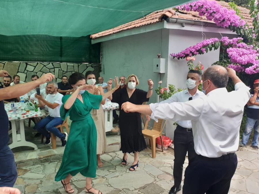 Muharrem İnce, yeğeninin düğününde zeybek oynadı