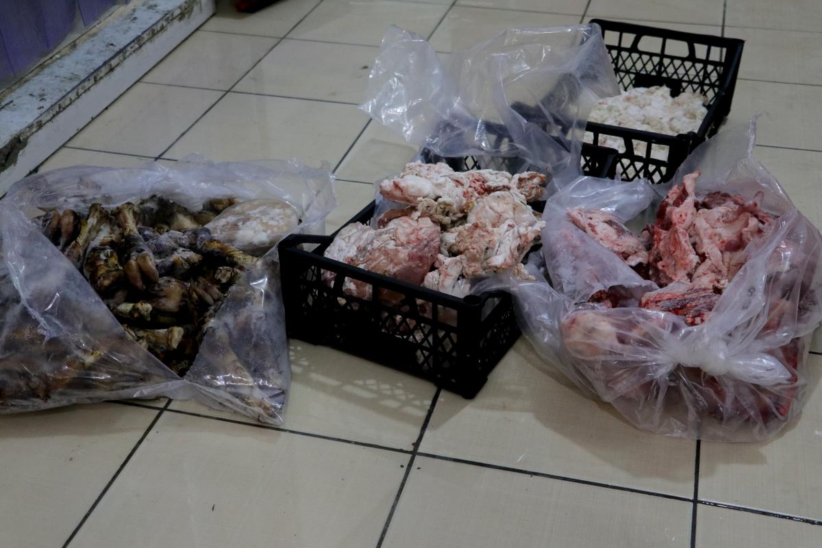 Adana’daki sahte kasapta 1 tona yakın kokmuş et bulundu