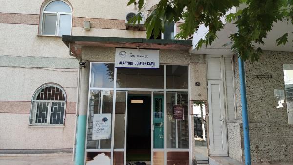 Bursa'da kimliği belirsiz kişilerce camiye çirkin saldırı