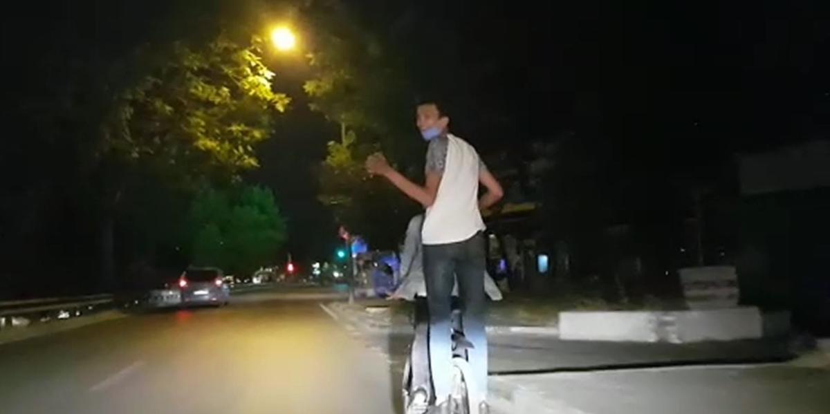 Bursa'da gençlerin tehlikeli bisiklet yolculuğu