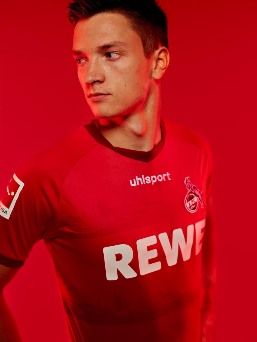 Köln'ün formasında Köln Merkez Camii de yer aldı