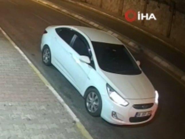 İstanbul'da otomobilini kurtarmak için canını hiçe saydı
