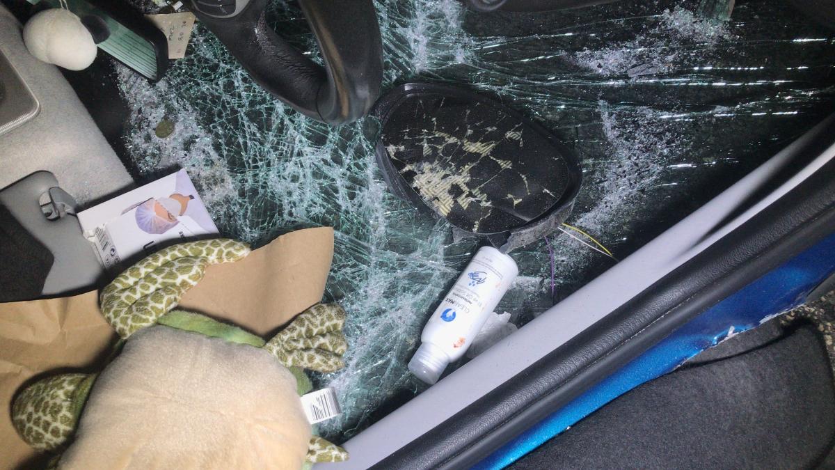 Bursa'da sürücü ellerini dezenfekte ederken kaza yaptı