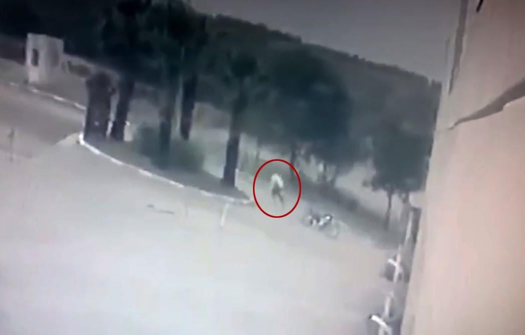 Pendik'te hırsız motosikleti yokuştan çıkaramayınca kaçtı