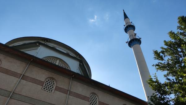 Bursa'da kimliği belirsiz kişilerce camiye çirkin saldırı