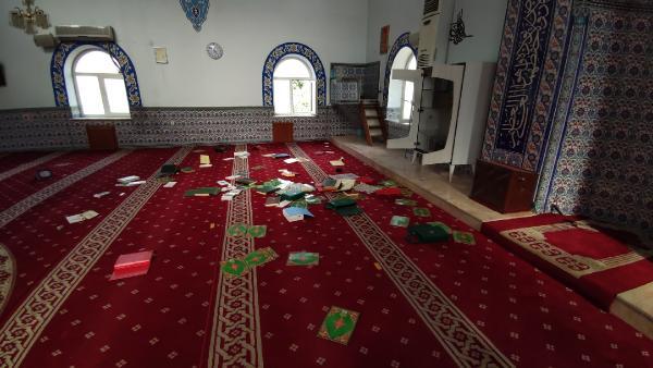 Bursa'da kimliği belirsiz kişilerce camiye çirkin saldırı