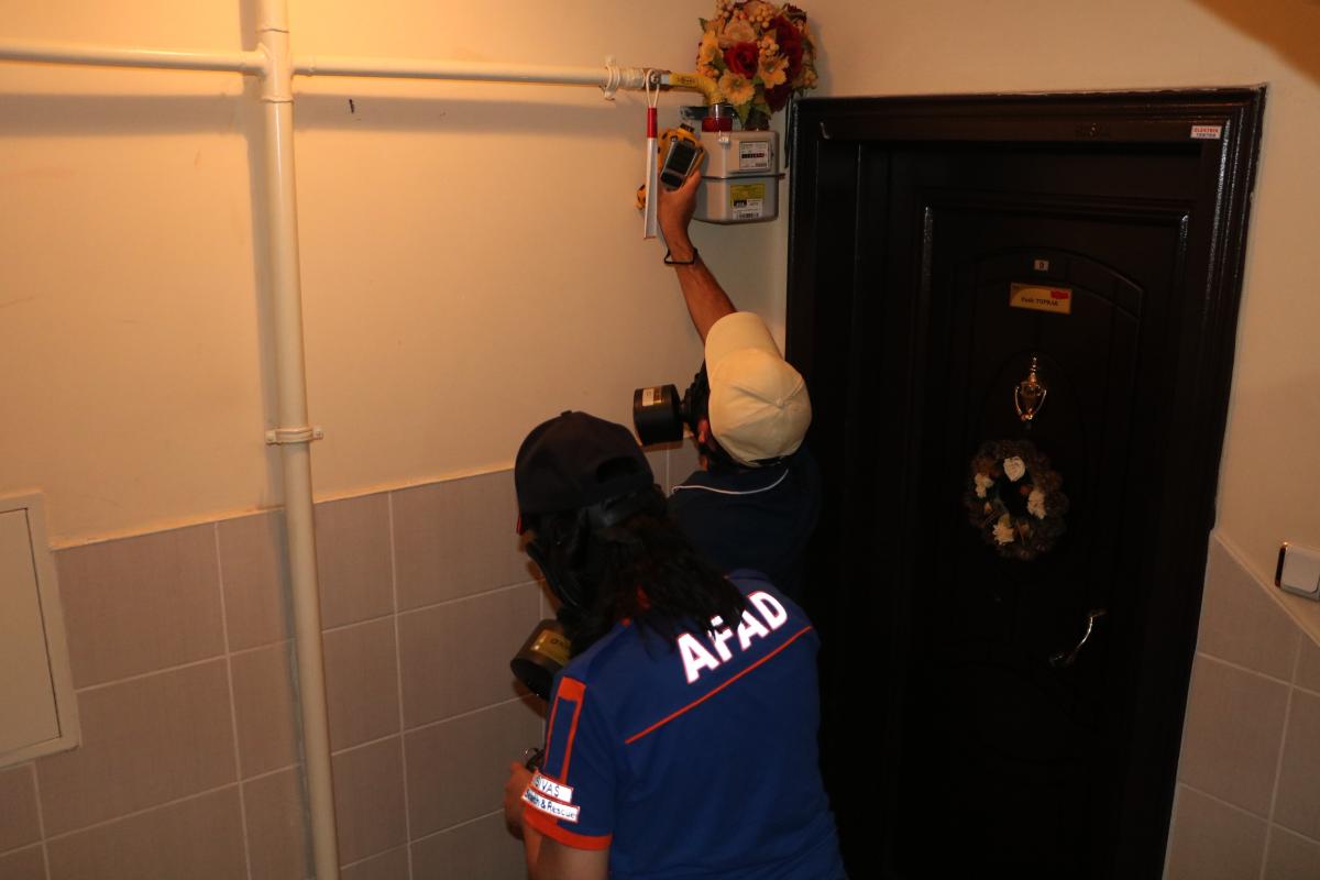 Sivas'ta temizliği abartan komşu, ekipleri alarma geçirdi