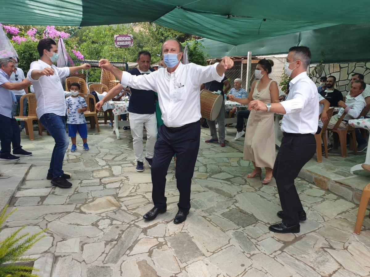 Muharrem İnce, yeğeninin düğününde zeybek oynadı