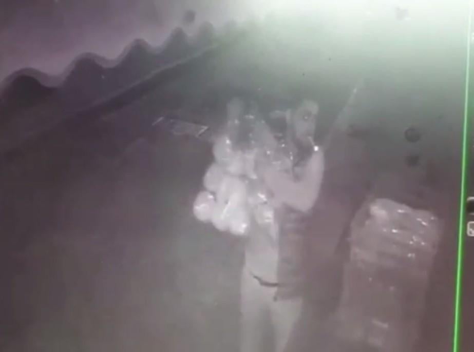 İstanbul’da ekmek hırsızları kamerada