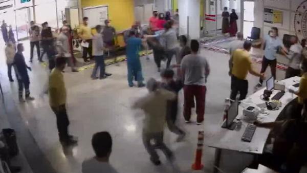 Urfa'da hasta yakınları, hastane personeline saldırdı