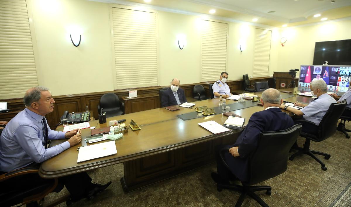 Bakan Akar'dan komutanlarla 'Doğu Akdeniz' toplantısı