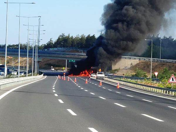 Çekmeköy'de yolcu otobüsünde yangın