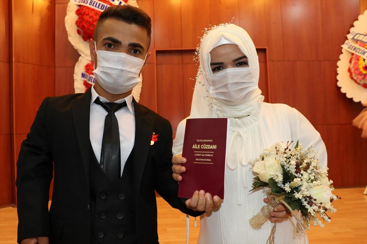 Türkiye şampiyonu 'Cep Herkülü' evlendi