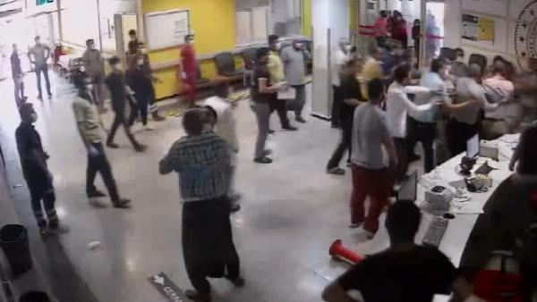Urfa'da hasta yakınları, hastane personeline saldırdı