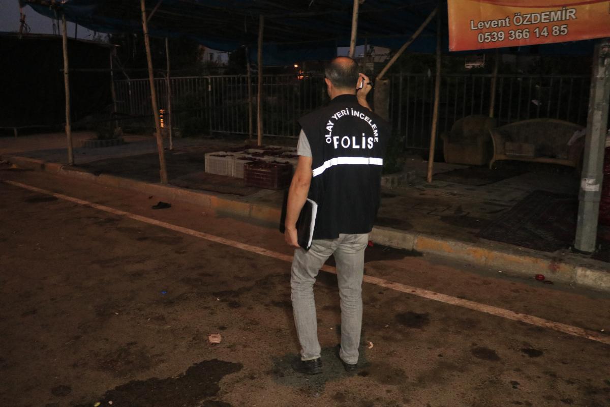 Adana'da ağabey ve kardeş birbirlerini bıçakladı