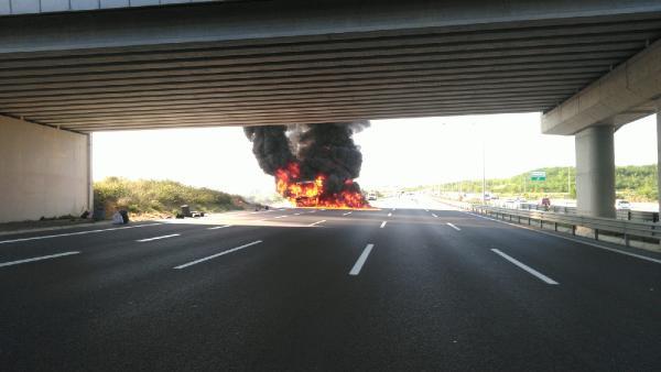Çekmeköy'de yolcu otobüsünde yangın