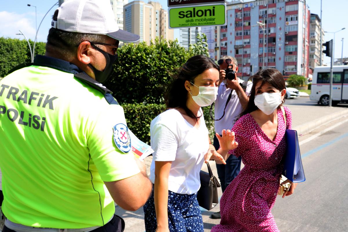 Adana'da polisin korona uyarısına verilen şaşırtan cevap