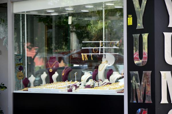 Adana'daki kuyumcu soygununun görüntüleri ortaya çıktı