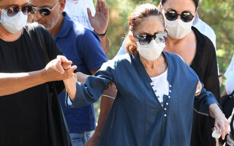 Hümeyra'nın acı günü: Oğlunu toprağa verdi