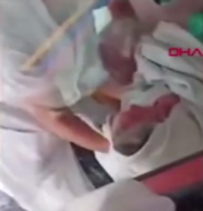 Çinli çift, bebeği erkek olmadığı için ölüme terk etti