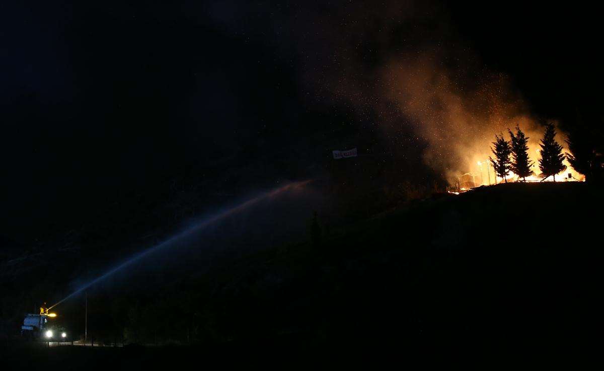 Ankara'da ahşap konak yandı