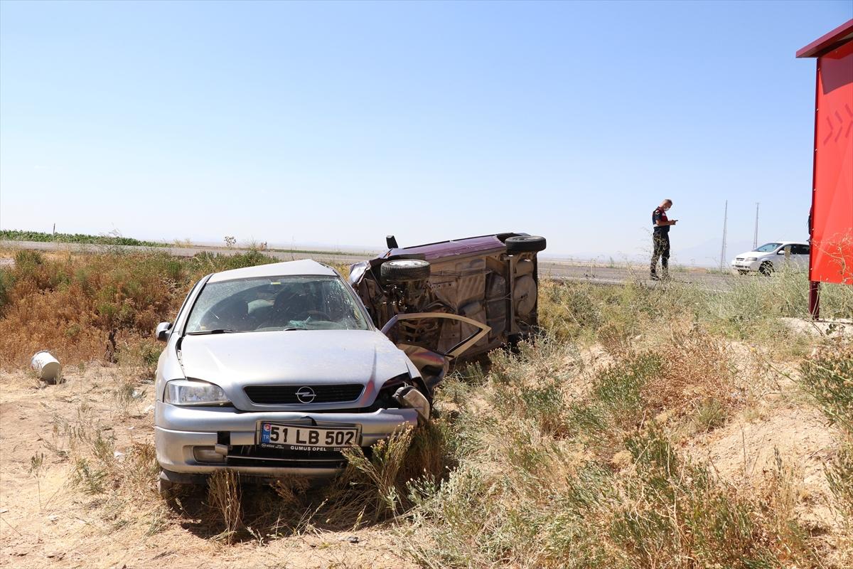 Niğde'de iki araç çarpıştı: 7 yaralı