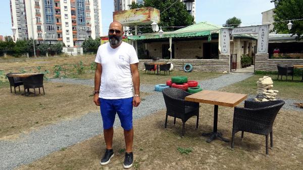 Avcılar'da kafedeki 8 koltuğu çalan şüpheliler