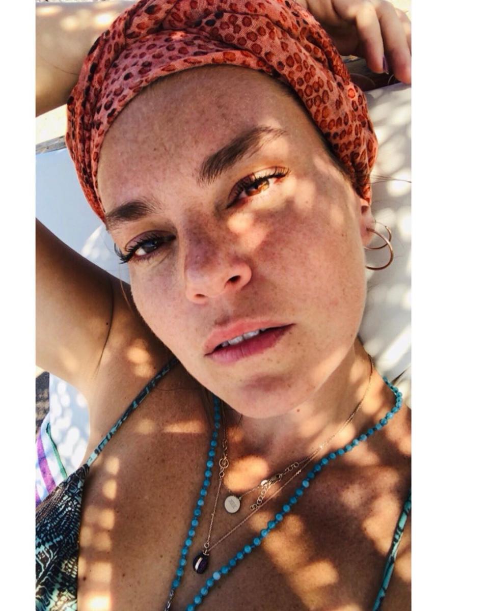 Aslı Enver makyajsız