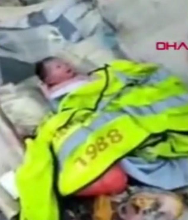 Çinli çift, bebeği erkek olmadığı için ölüme terk etti