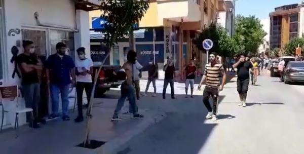 Edirne'de akli dengesi bozuk kişi, yayaya saldırdı