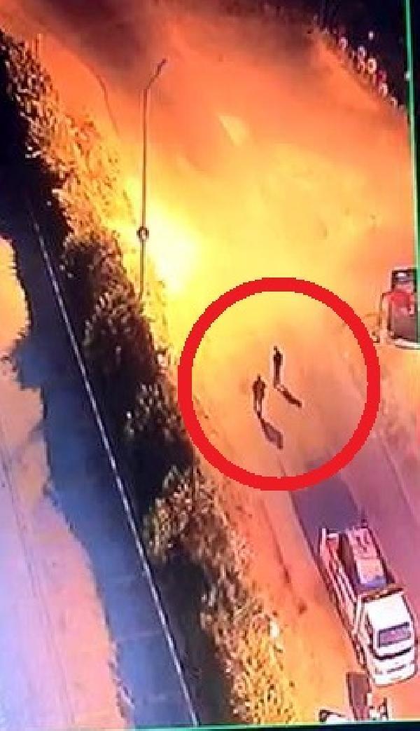 Avcılar'da kafedeki 8 koltuğu çalan şüpheliler