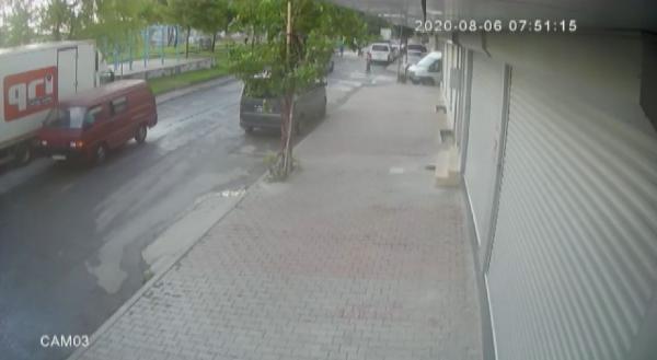 Sultangazi'de kamyonetten gıda hırsızlığı