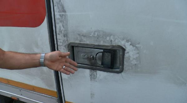 Sultangazi'de kamyonetten gıda hırsızlığı
