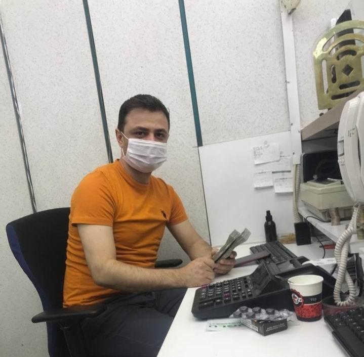 Kayseri'de döviz bürosunun verdiği fazla parayı iade etti