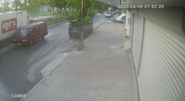 Sultangazi'de kamyonetten gıda hırsızlığı