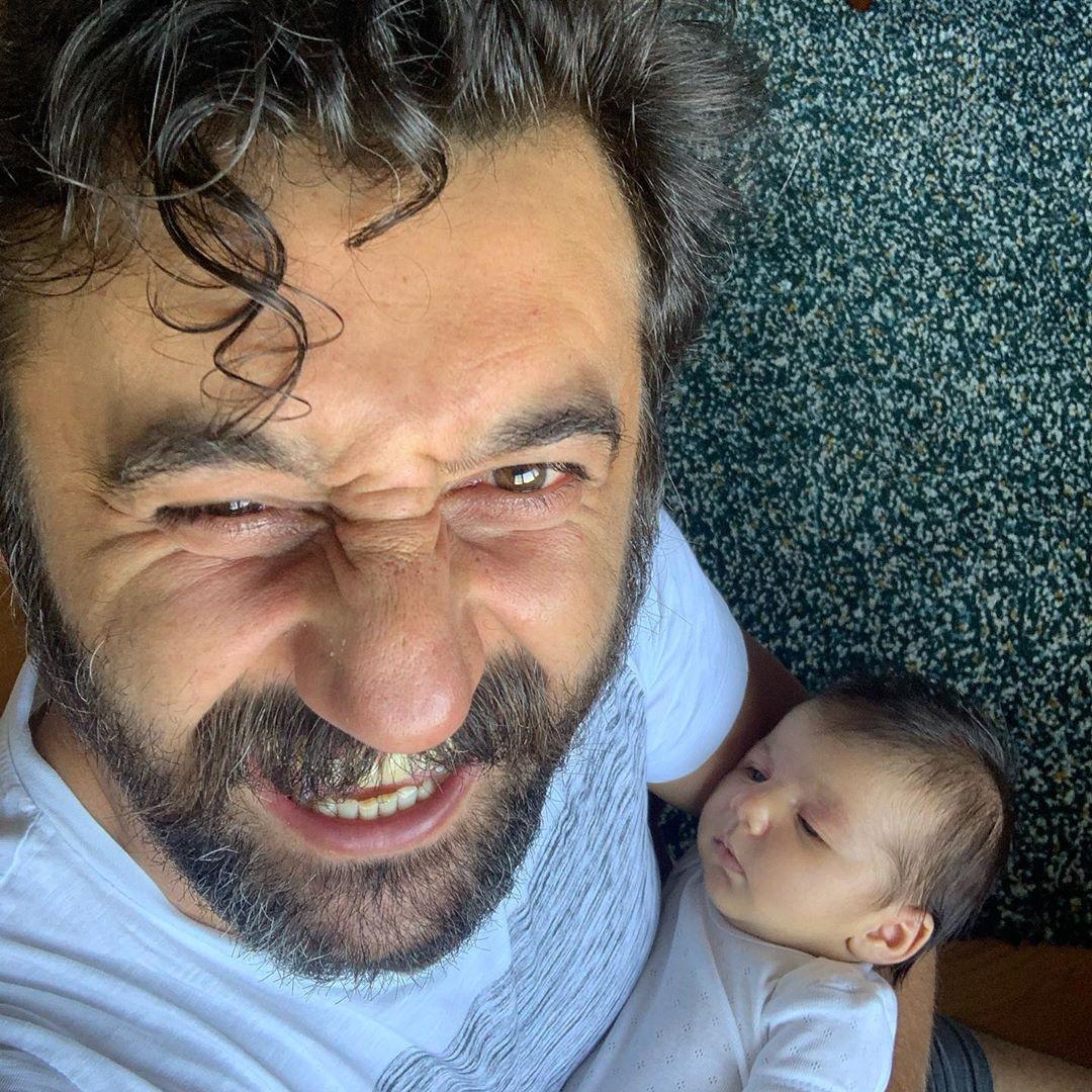 Necip Memili, kızıyla poz verdi