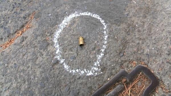 Maltepe'de soyguncular bekçilere ateş açıp kaçtı