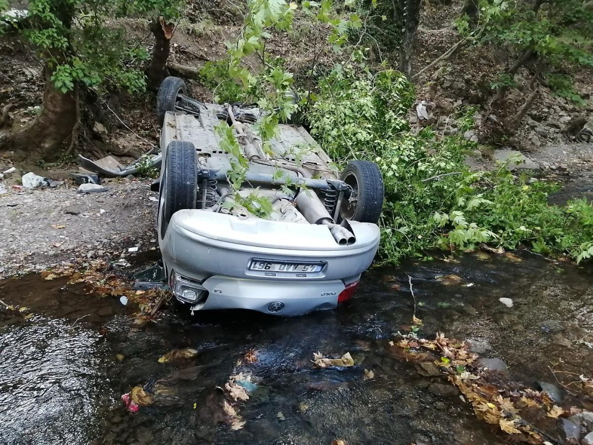 Manisa'da otomobil dere yatağına düştü: 1 ölü