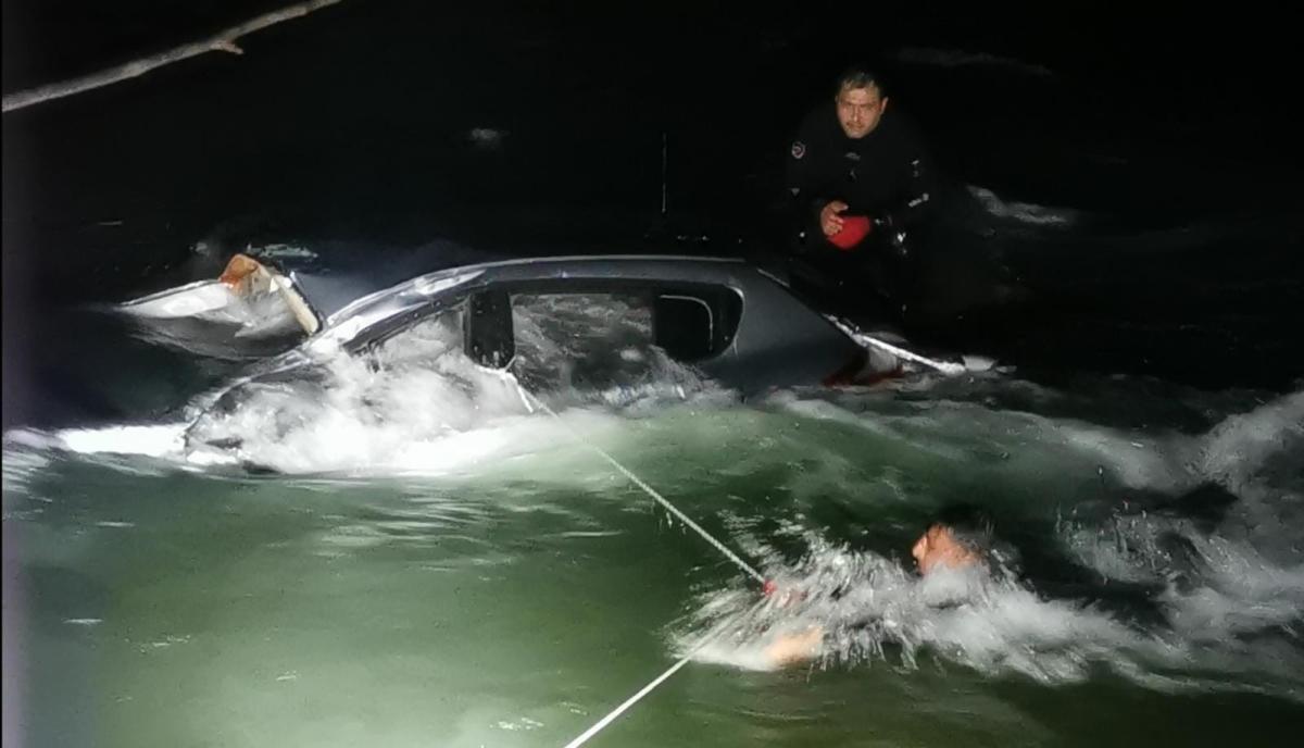 Tunceli'de içinde sürücü olmayan araç Munzur Çayı'na uçtu